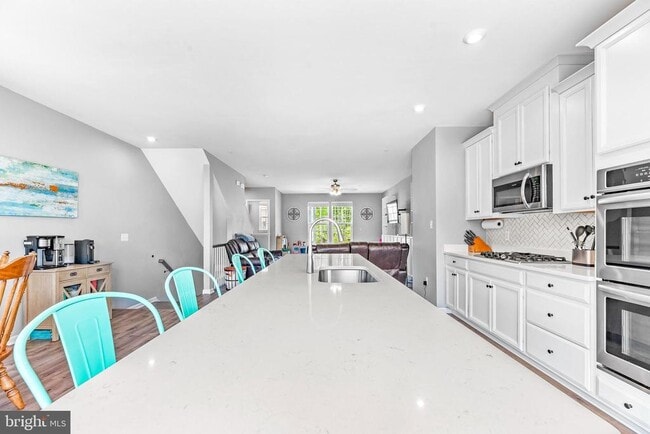 Building Photo - 43871 Eucalyptus Way