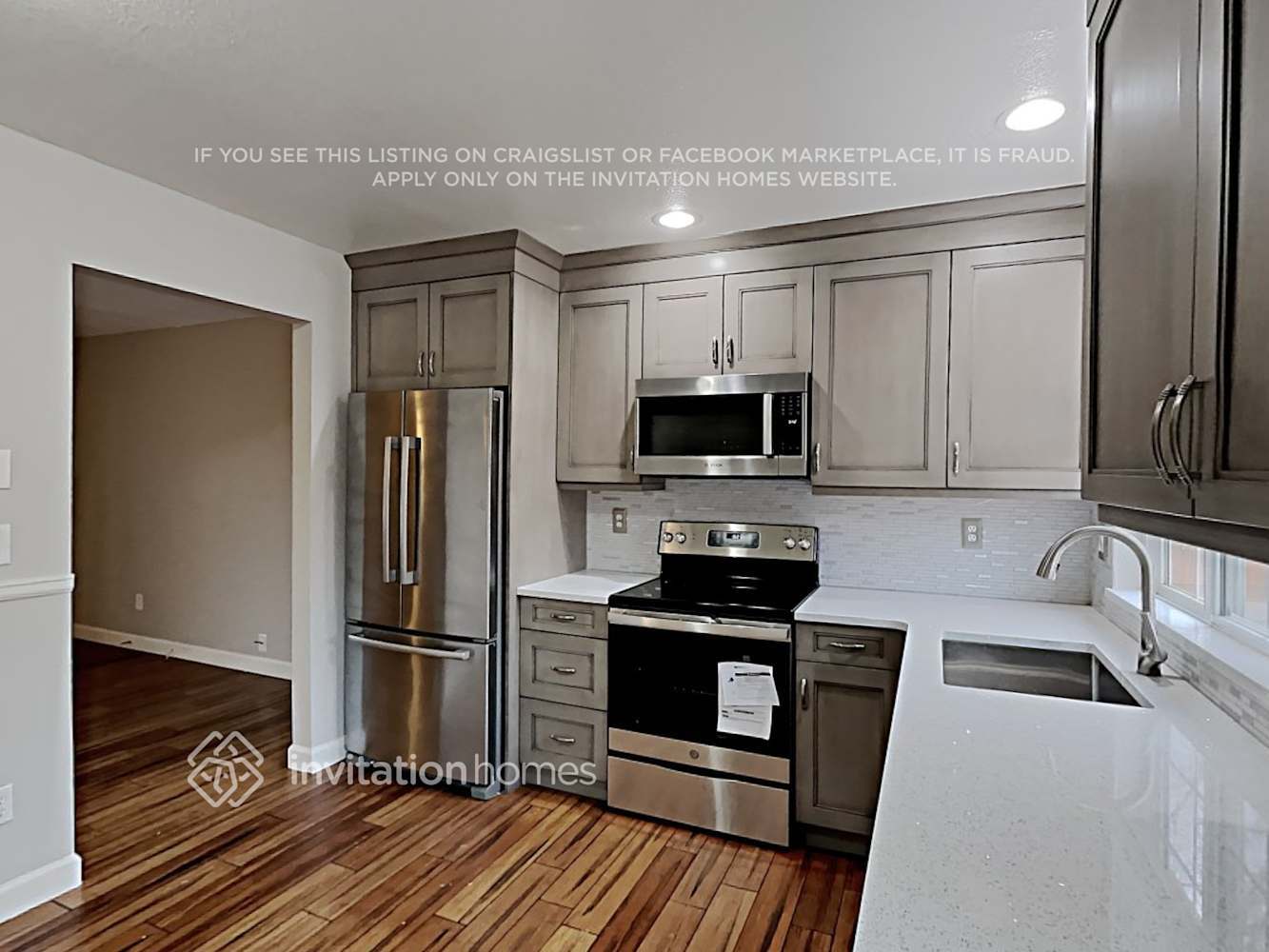 Building Photo - 3852 S Olathe Cir