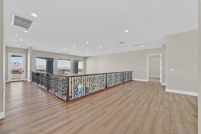 Building Photo - 5790 Aspen Falls Cir