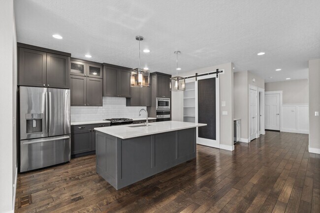 Building Photo - Luxury Living in Harris Ranch | 3 Bed + Office | 3 Bath | 2,713 Sq Ft