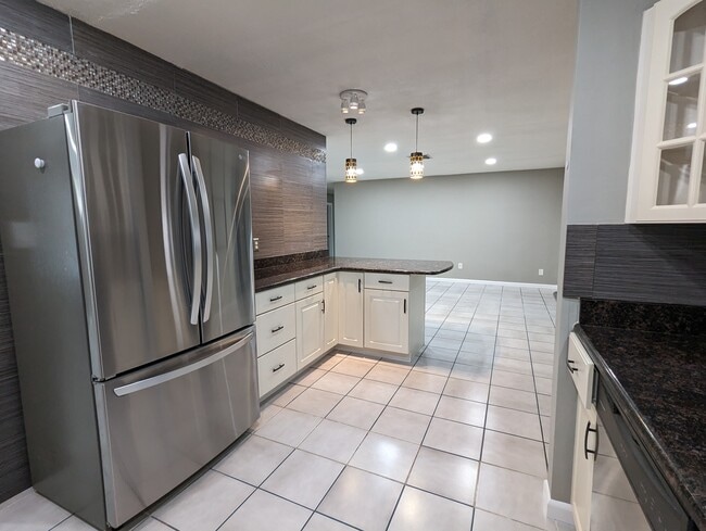 Building Photo - 2701 Wendover Ter