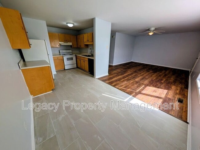 Building Photo - 527 S Anthony St