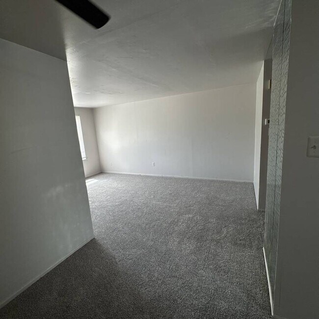 Building Photo - 2831 Saxton Rd