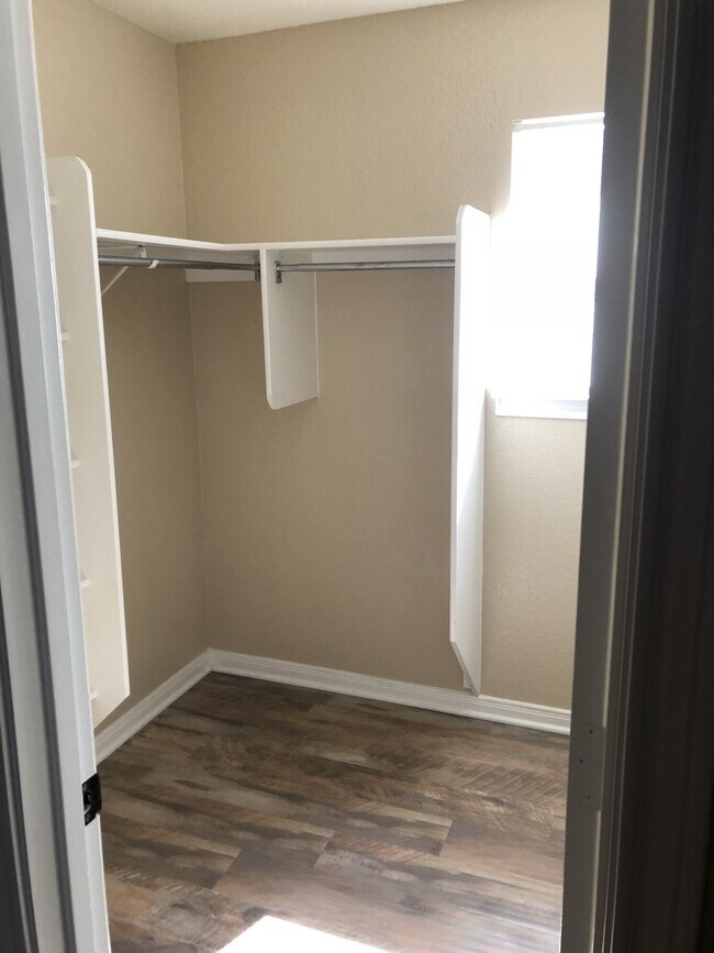 Building Photo - Well-Maintained 4-Bedroom Home with Game Room, Gazebo & Trail Access