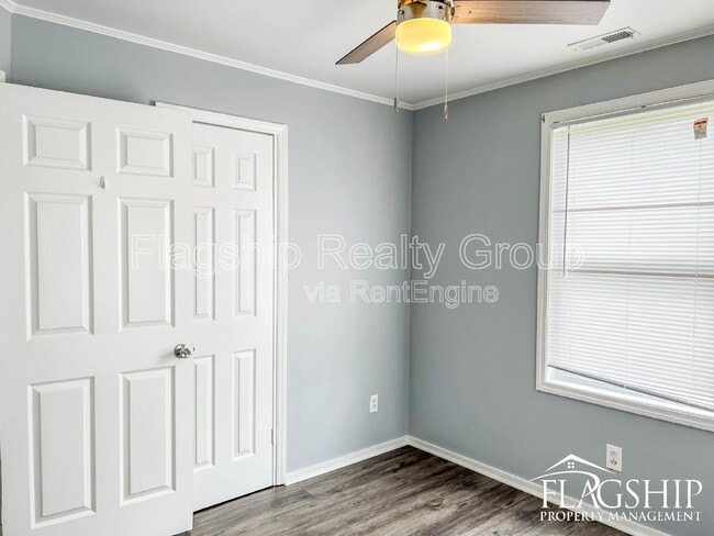 Building Photo - 122 Blaire Ln
