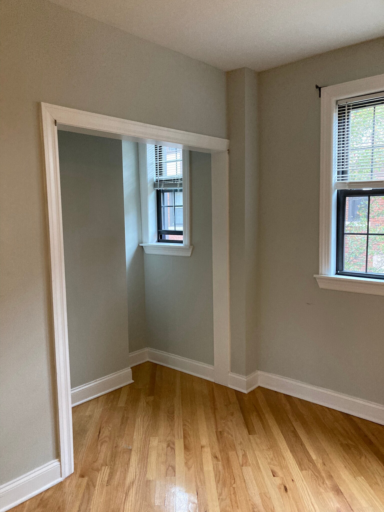 Building Photo - 894 Green Bay Rd