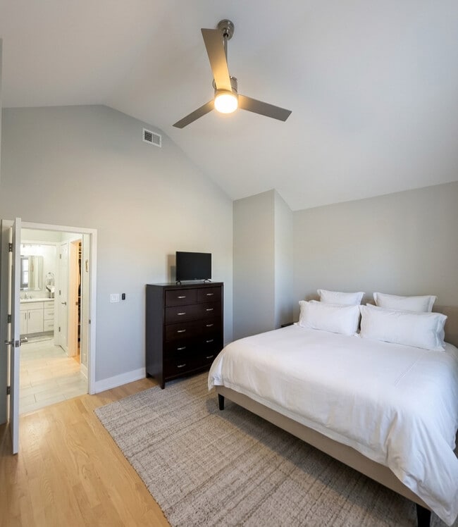 Building Photo - 1733 W Crystal St