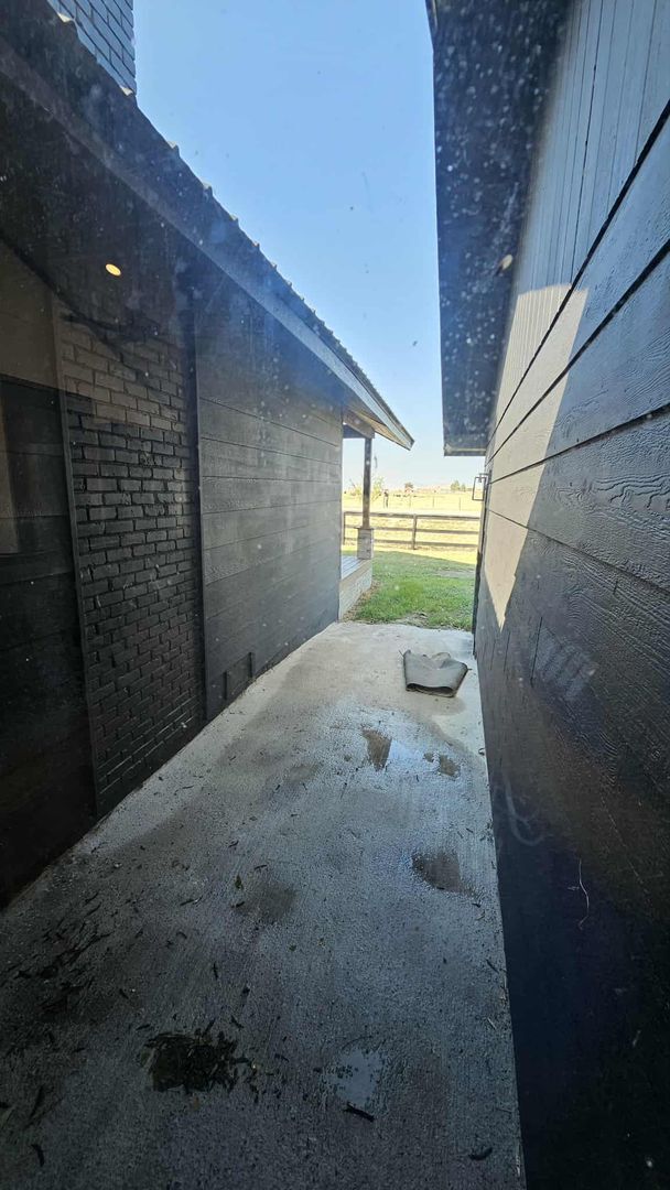 Building Photo - Newly remodeled fully furnished house coun...
