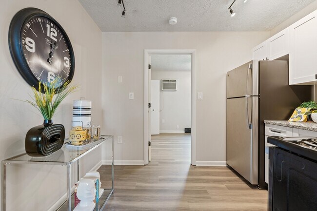 Building Photo - 2555 Bradford Ct