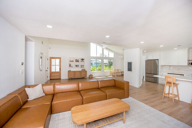 Building Photo - Remodeled South Huntington Beach Home