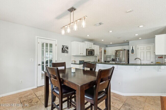 Building Photo - 2537 Emperor Dr