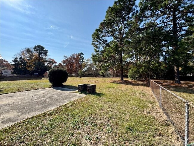 Building Photo - 1222 Kienast Dr