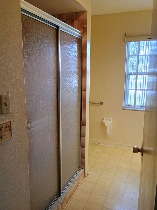 Building Photo - Pool. Privacy. Perfect location. Available now!