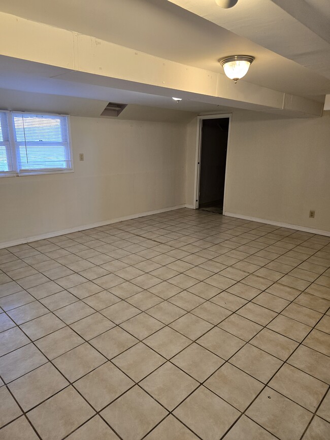 Building Photo - Fairway