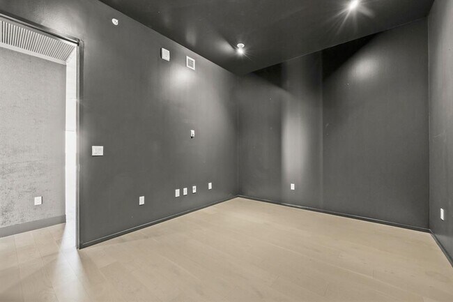 Building Photo - 301 West Ave