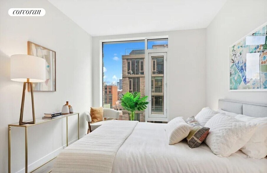 Building Photo - 505 W 43rd St