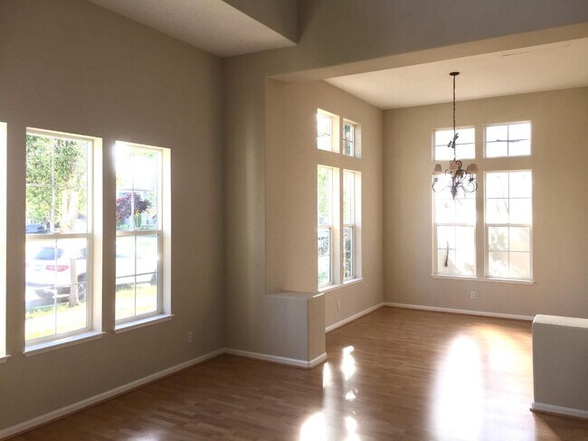 Building Photo - 603 Rockingham Ln