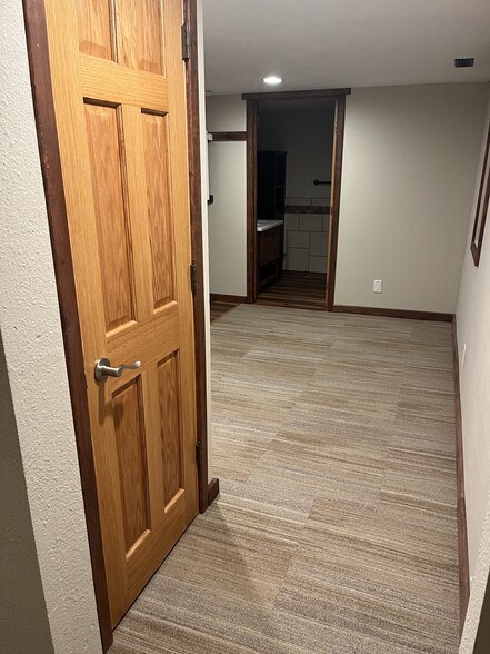 Building Photo - 208 4th St