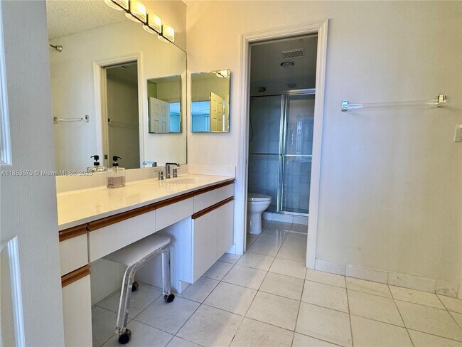 Building Photo - 3530 Mystic Pointe Dr