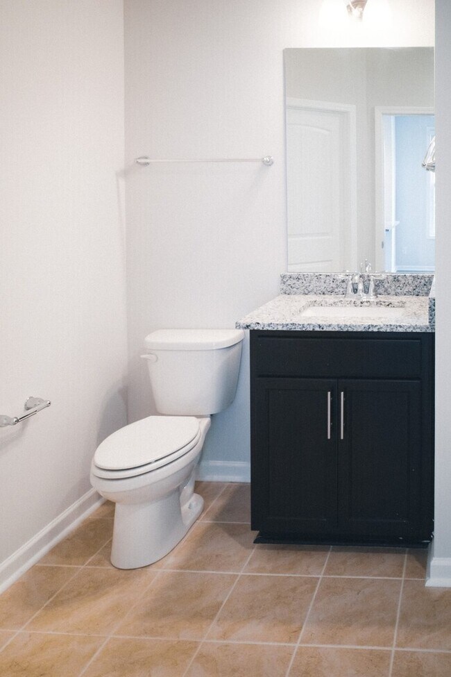 Building Photo - 4 Bed/ 3 Bath Townhome with Immediate Occupancy!