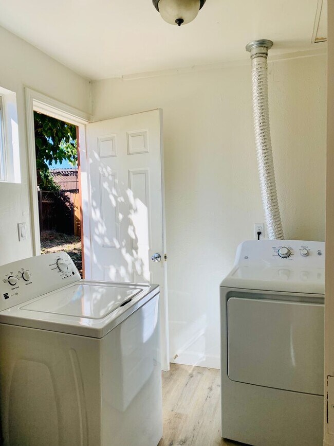 Building Photo - LVW