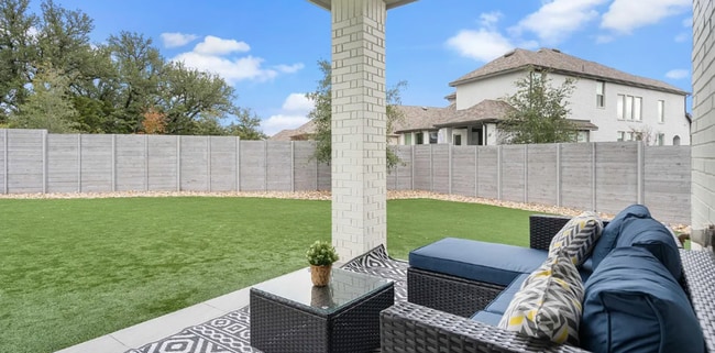 Building Photo - lovely turnkey 3bd fenced in yard