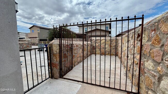 Building Photo - 6561 Hoop St