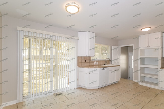 Building Photo - 2720 Flamingo Dr