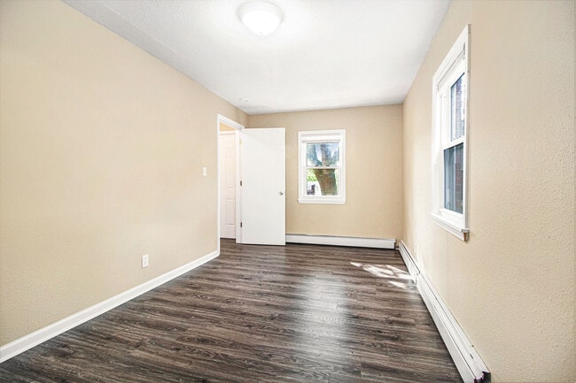 Building Photo - 392 Firwood St