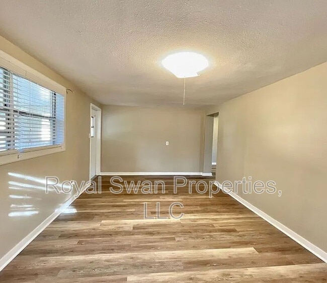 Building Photo - 114 Azalea St