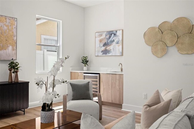 Building Photo - 1017 W Coral St