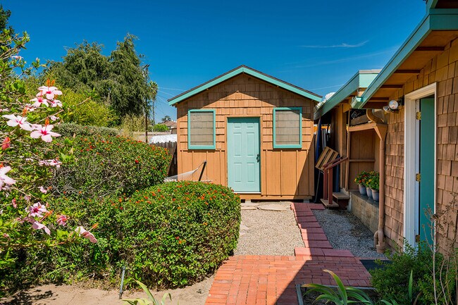 Building Photo - 4979 Randlett Dr