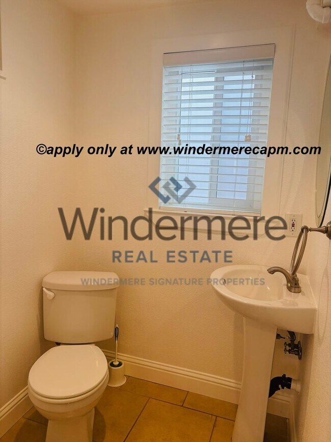 Building Photo - Charming, Bright & Clean 2-Story Home with...