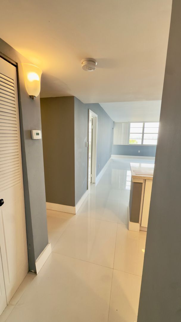 Building Photo - Spacious One Bedroom Two Bath Condo with P...