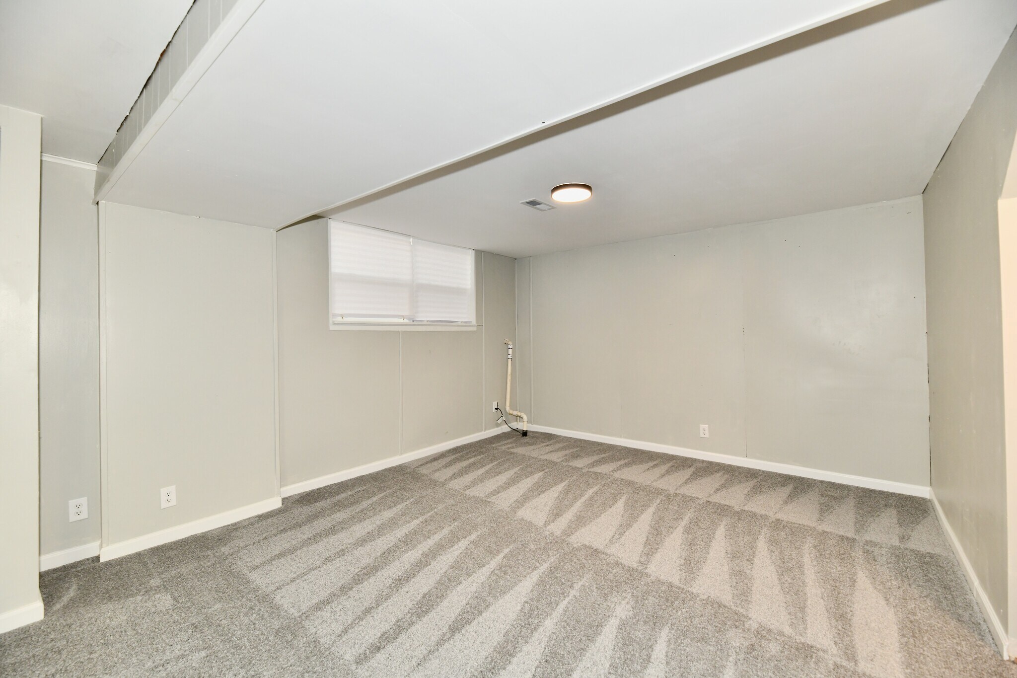 Building Photo - 5613 W 38th St