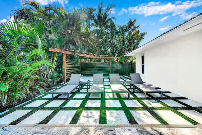 Building Photo - 864 Appleby St