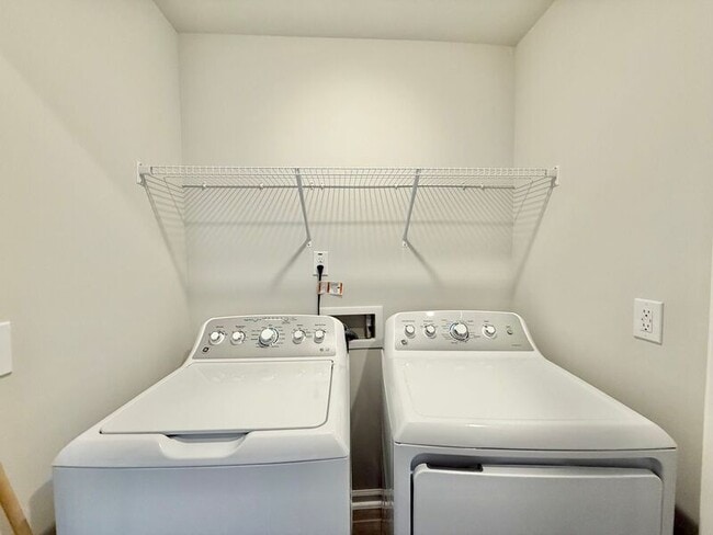 Building Photo - 1775 Night Sky Trl