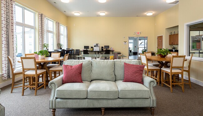 Building Photo - 2402 Clubhouse Ct