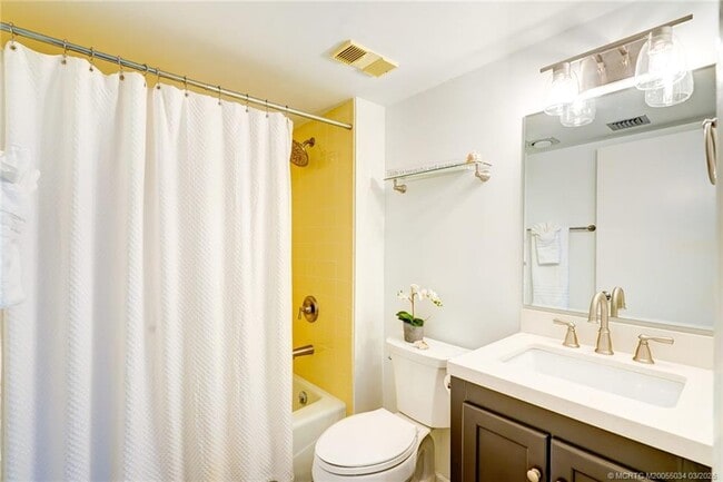 Building Photo - 5553 NE Gulfstream Way