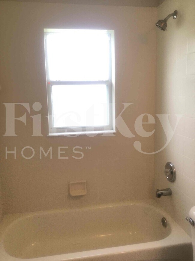 Building Photo - 662 SW Sandbar Terrace