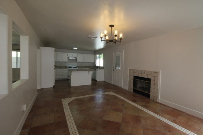 Building Photo - 9405 Salinger St