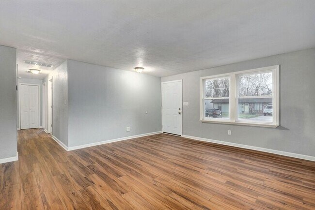 Building Photo - 2843 E Monroe Terrace