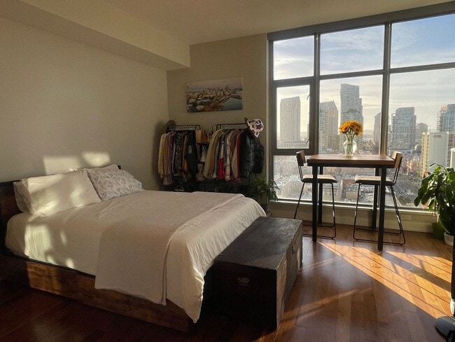 Building Photo - San Diego Downtown  Gaslamp Quarter Furnished  Studio -Available NOW!