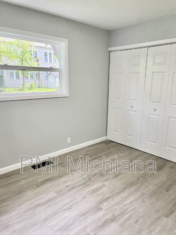 Building Photo - 3110 Voll Ln