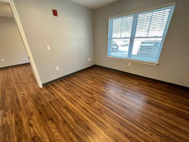 Building Photo - 52 E Ridge Dr