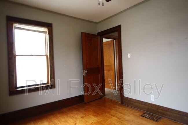 Building Photo - 906 Jefferson St
