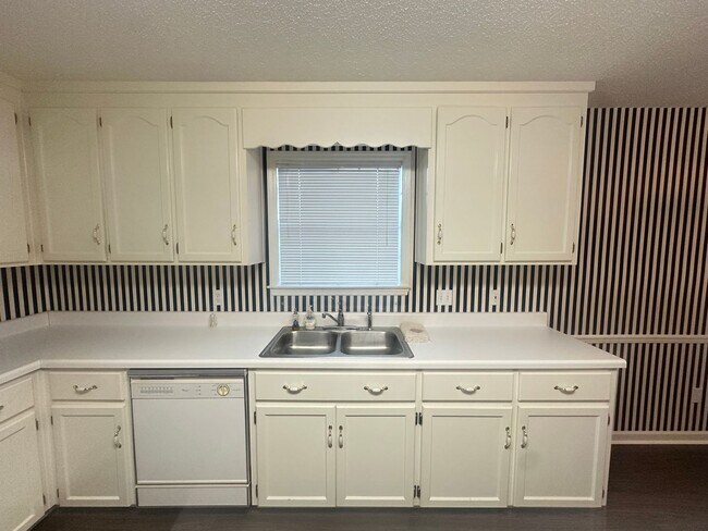 Building Photo - Enterprise!!!  LVP FLOORING~!!!!