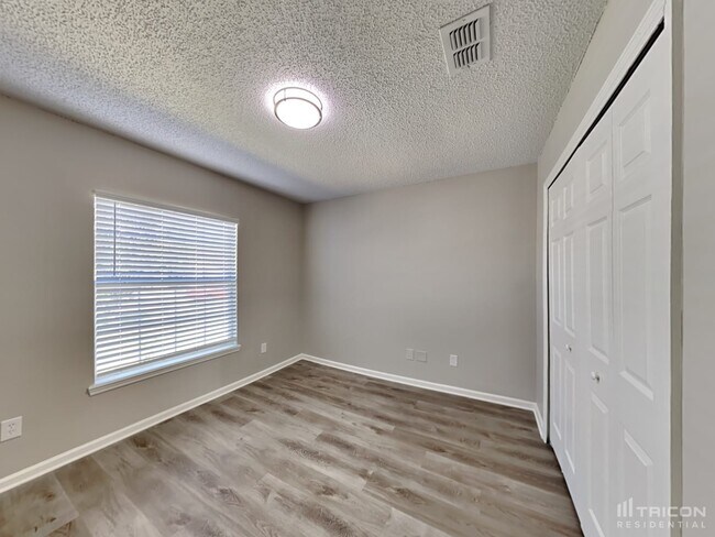 Building Photo - 9282 Thunderbolt Dr