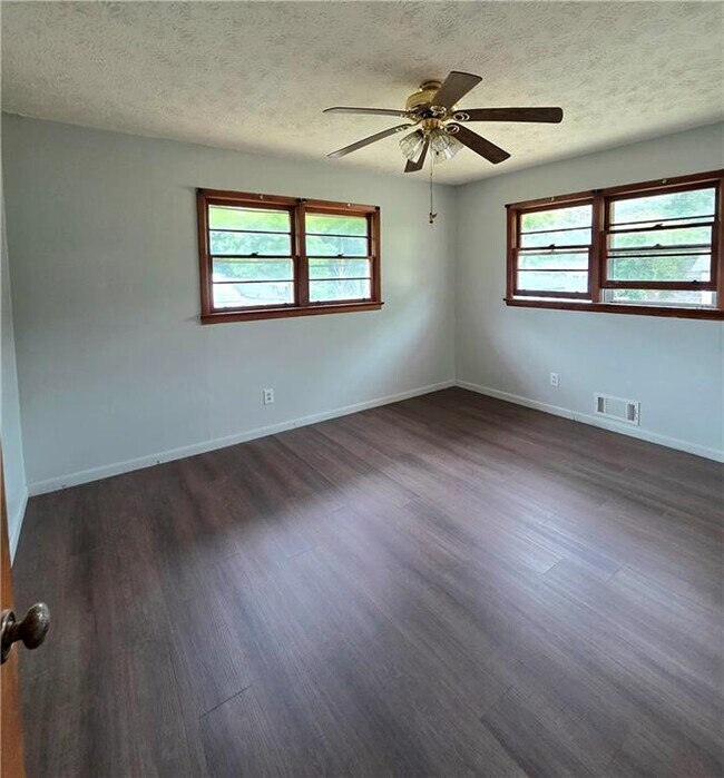 Building Photo - 421 Springside Dr