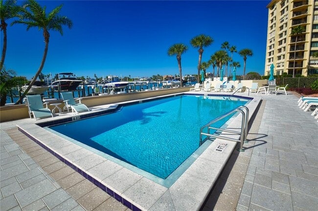 Building Photo - 690 Island Way